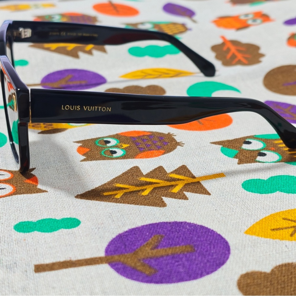 Louis Vuitton Black Frame Sunglasses with Brown Lenses and Gold Accents - Picture 5 of 9